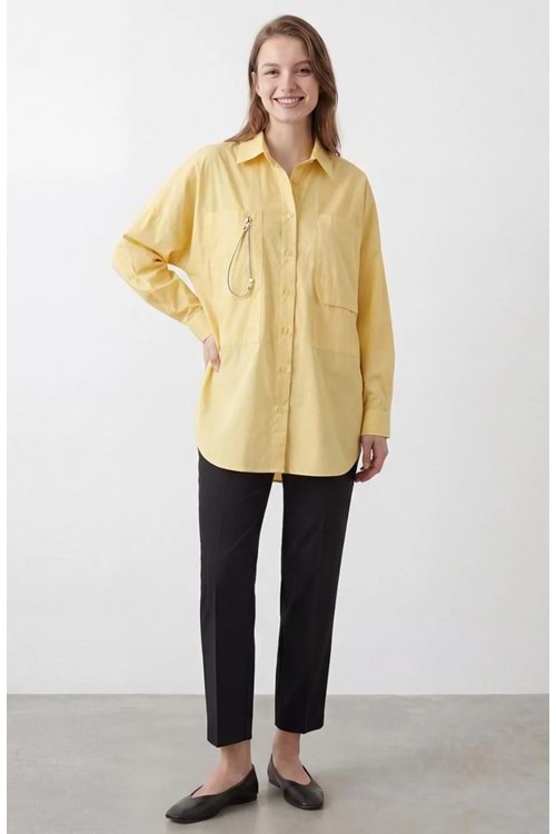 26Y20727 GÖMLEK ÖNÜ DÜĞMELİ CEBİ FERMUAR DETAYLI