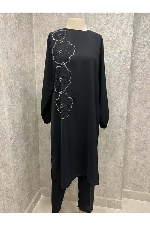 25Y6178 TAKIM TUNİK PANTOLON ÖNÜ TAŞLI ÇİÇEK DESENLİ